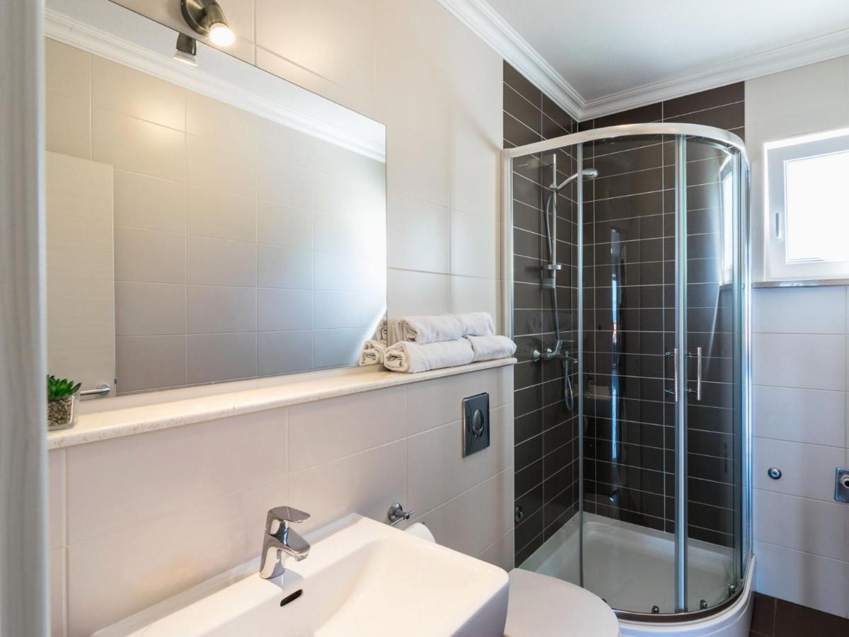 2 Pools-4 By Interhome Apartmán