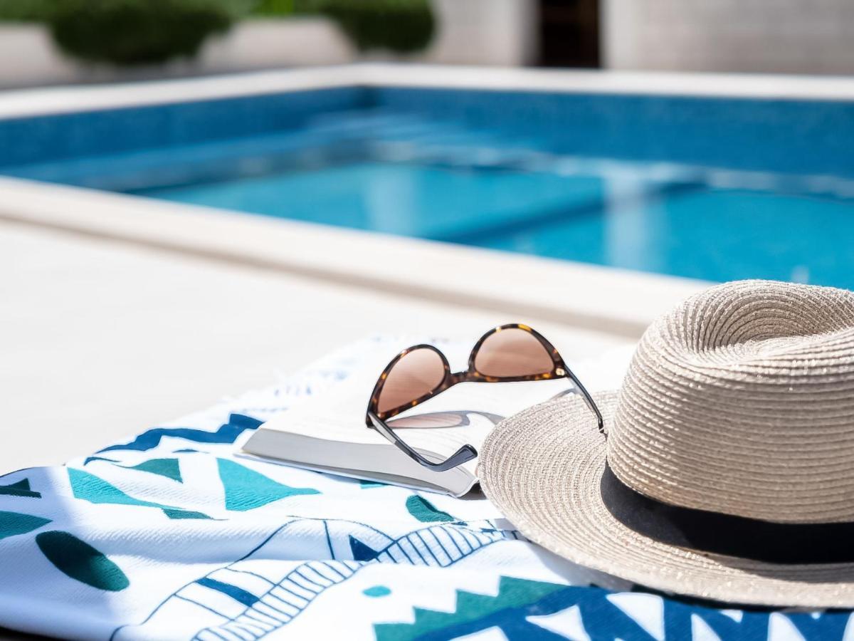 2 Pools-4 By Interhome Apartamento Sutivan